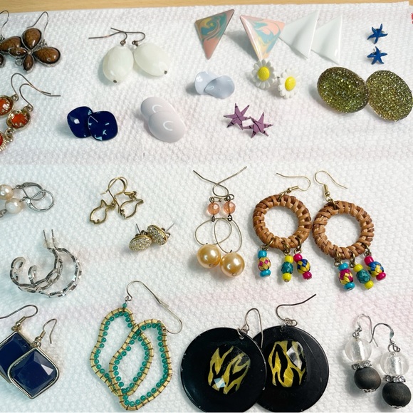 Large Lot of Earrings, 60 pairs - Picture 6 of 13